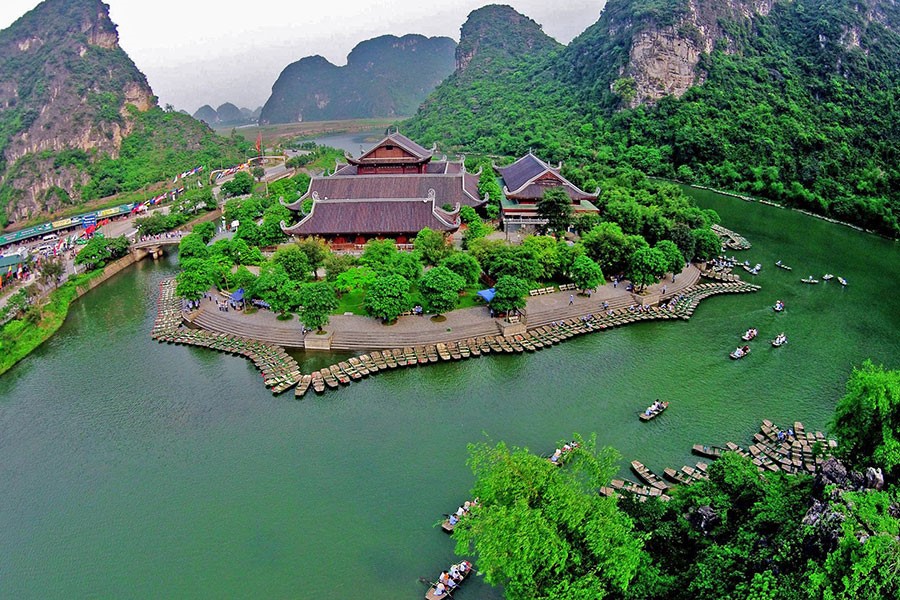 Tràng An (Ninh Bình) là khu du lịch sinh thái nằm trong quần thể danh thắng Tràng An