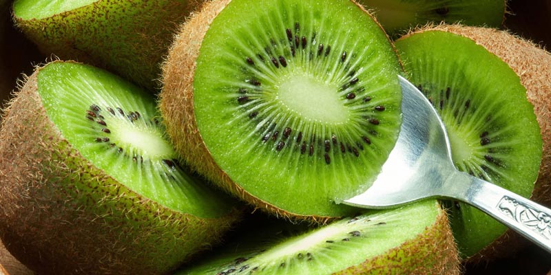 Trái kiwi rất tươi mọng tốt cho trẻ nhỏ