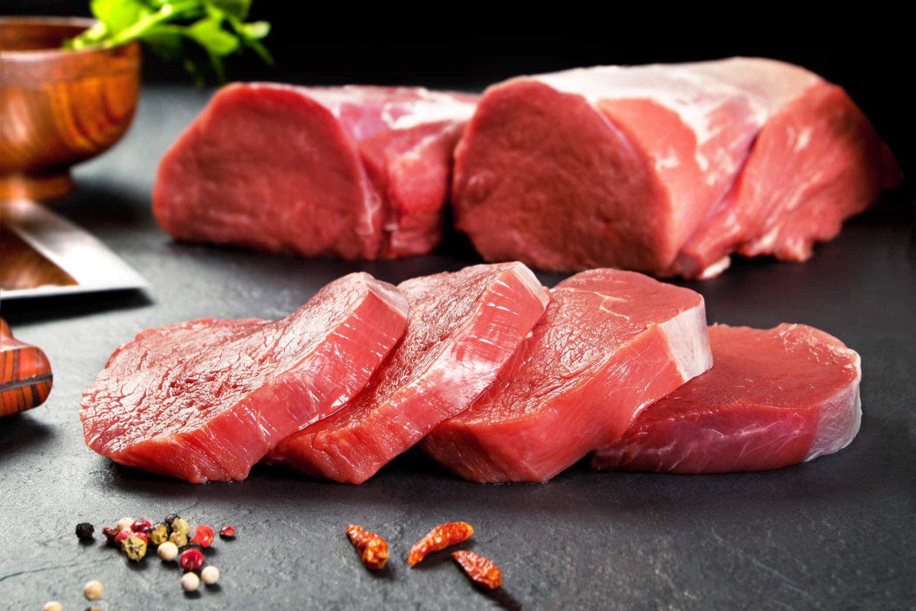 Trong thịt bò chứa hàm lượng kẽm cao, hỗ trợ tạo ra bạch cầu giúp hệ miễn dịch hoạt động tốt hơn