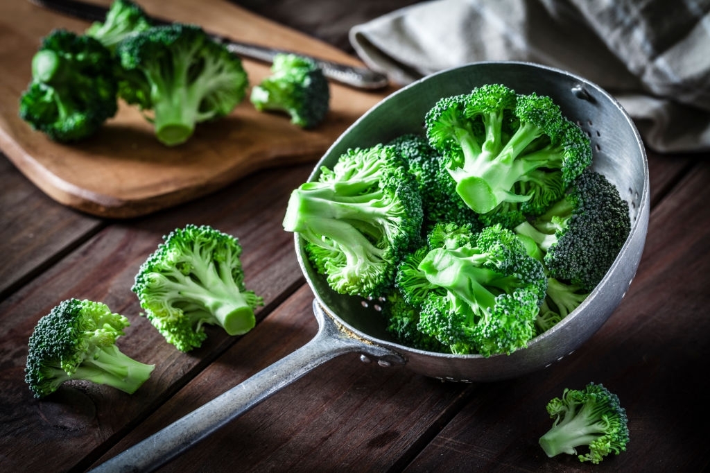 Bông cải luộc có tác dụng giúp giảm nguy cơ béo phì, tiểu đường, tim mạch.. ở người già