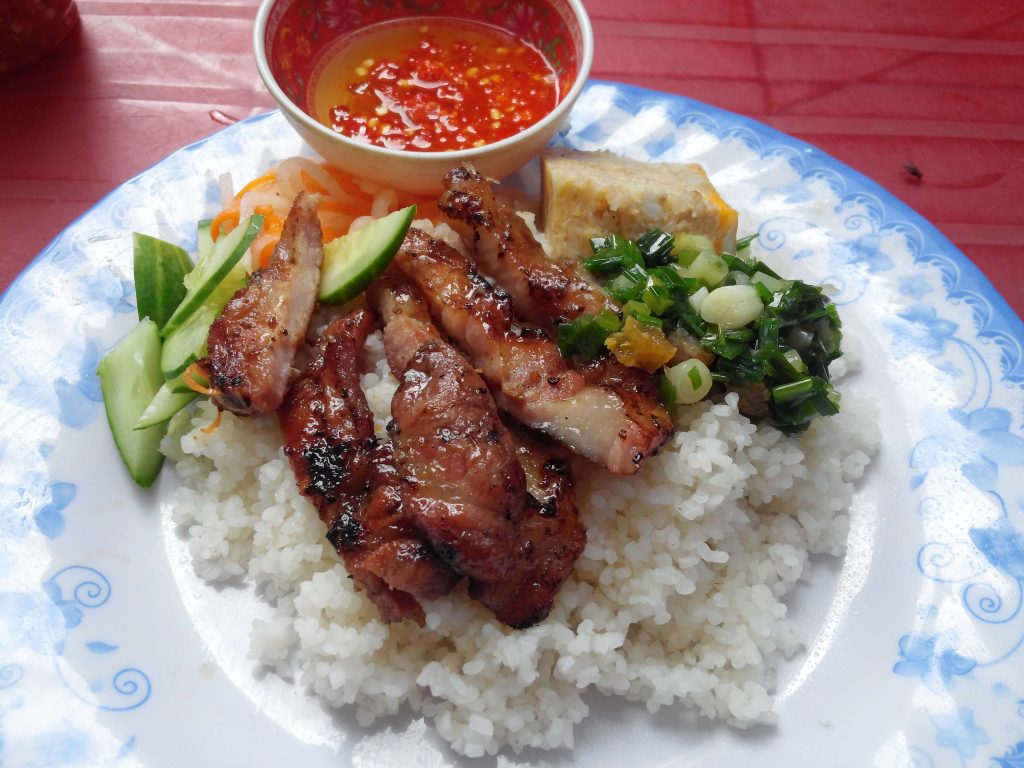 Cơm tấm - món ăn giản dị của người Việt